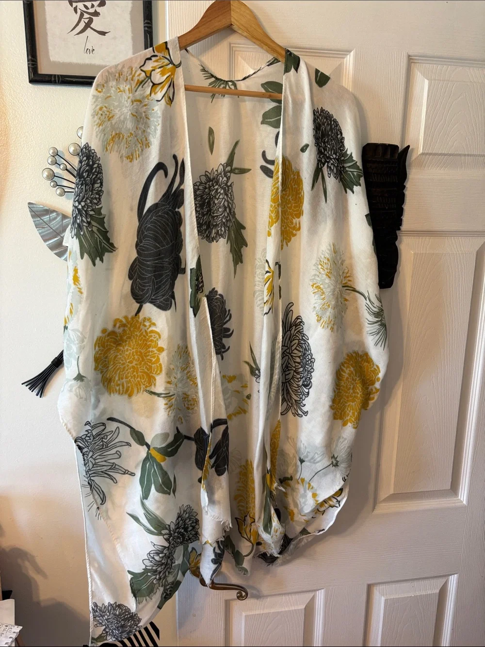 Source Unknown White Floral Wrap with Yellow, Gray & Green Accents